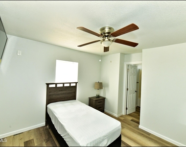 6806 Alameda Avenue - Photo Thumbnail 12