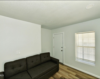 6806 Alameda Avenue - Photo Thumbnail 5