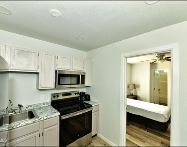 6806 Alameda Avenue - Photo Thumbnail 8
