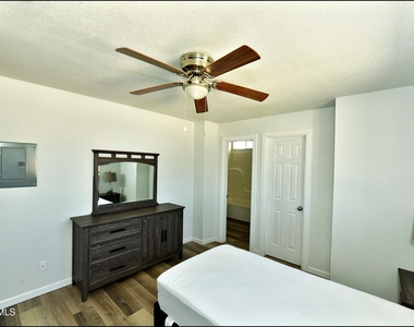 6806 Alameda Avenue - Photo Thumbnail 15