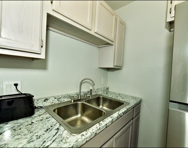 6806 Alameda Avenue - Photo Thumbnail 11