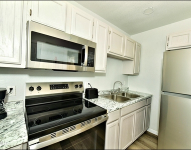 6806 Alameda Avenue - Photo Thumbnail 10