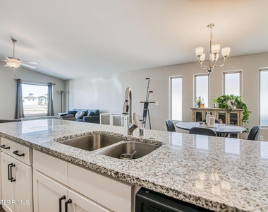14724 Charles Foster Avenue - Photo Thumbnail 5