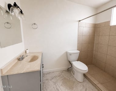1516 N Campbell Street - Photo Thumbnail 11