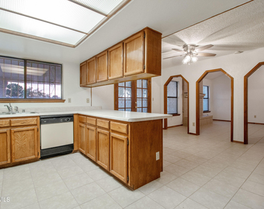 11625 Cedar Crest Drive - Photo Thumbnail 6