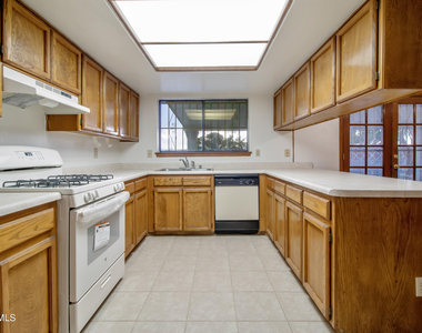 11625 Cedar Crest Drive - Photo Thumbnail 7