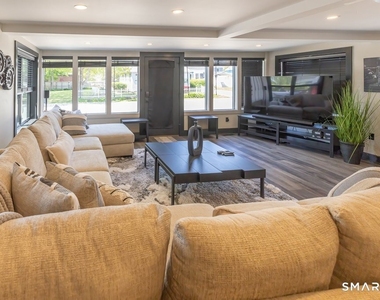 48 Swan Avenue - Photo Thumbnail 8