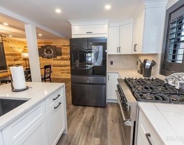 48 Swan Avenue - Photo Thumbnail 16