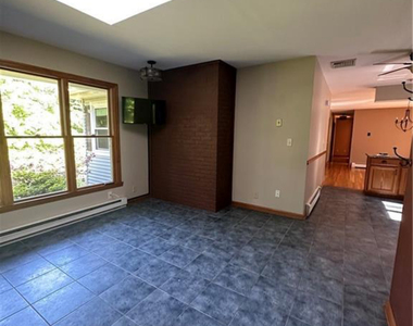 350 Bell Street - Photo Thumbnail 11