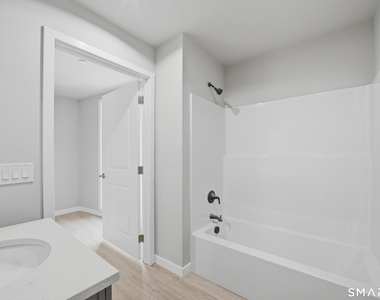 589 Bedford Street - Photo Thumbnail 8
