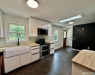 220 Foxon Hill Road - Photo Thumbnail 4