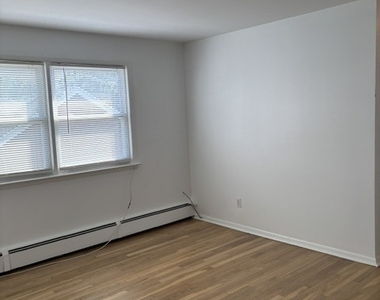 980 Shippan Avenue - Photo Thumbnail 3