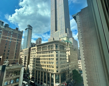 5th Avenue (31ST & 32ND ST) - Photo Thumbnail 4