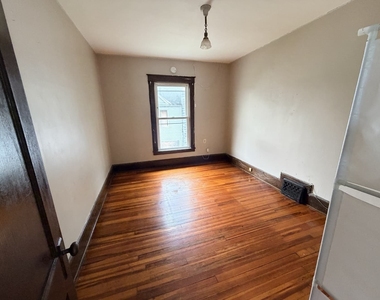 12 Tompkins St - Photo Thumbnail 2