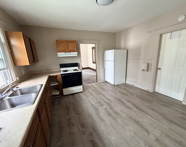 12 Tompkins St - Photo Thumbnail 8