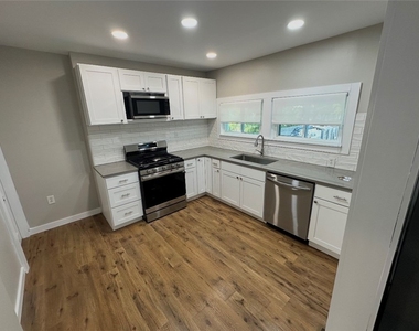 1116 Walnut Street - Photo Thumbnail 2