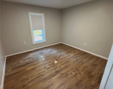 1116 Walnut Street - Photo Thumbnail 7