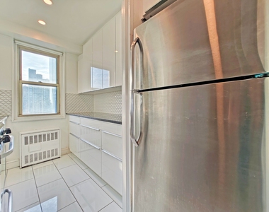400 East 54th Street - Photo Thumbnail 2