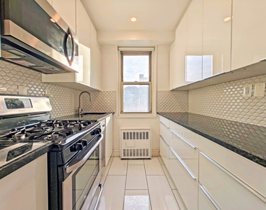 400 East 54th Street - Photo Thumbnail 3
