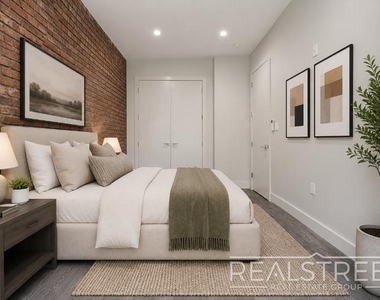 2517 Bedford Ave. - Photo Thumbnail 4