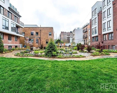 185 Leonard Street - Photo Thumbnail 14