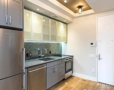 185 Leonard Street - Photo Thumbnail 2