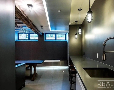 185 Leonard Street - Photo Thumbnail 5