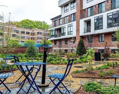 185 Leonard Street - Photo Thumbnail 13