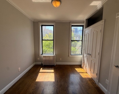 Tenth Avenue - Photo Thumbnail 7