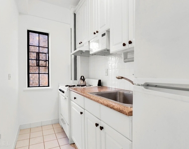 20 Continental Avenue - Photo Thumbnail 7