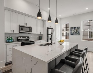 3165 Dogwood Drive - Photo Thumbnail 2