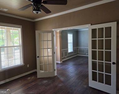 536 Longwood Place - Photo Thumbnail 10