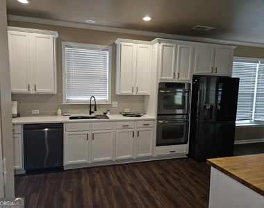 536 Longwood Place - Photo Thumbnail 1