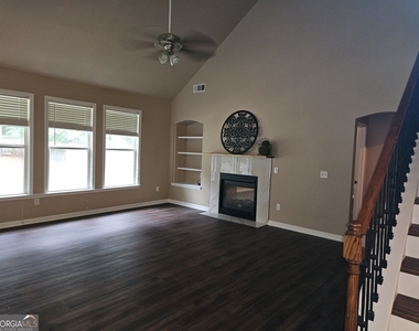 536 Longwood Place - Photo Thumbnail 4