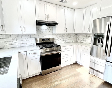 417 Hillcrest Common - Photo Thumbnail 11