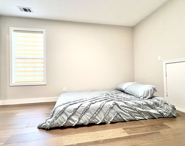 417 Hillcrest Common - Photo Thumbnail 24