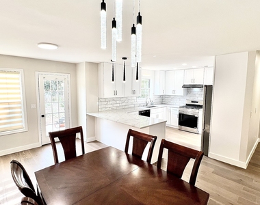 417 Hillcrest Common - Photo Thumbnail 7