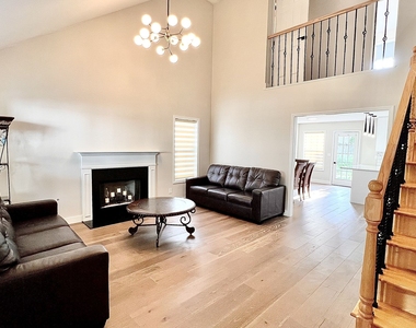 417 Hillcrest Common - Photo Thumbnail 6