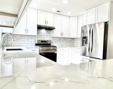417 Hillcrest Common - Photo Thumbnail 9