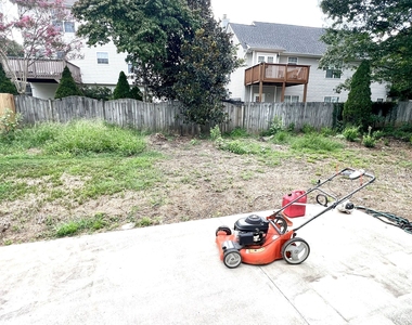 417 Hillcrest Common - Photo Thumbnail 32