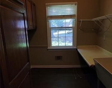 5005 Johns Creek Court - Photo Thumbnail 10