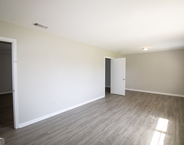 217 Allenwood Drive - Photo Thumbnail 3