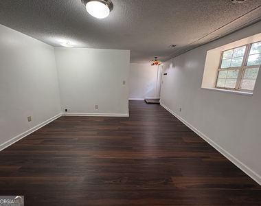1457 Railroad Avenue - Photo Thumbnail 4
