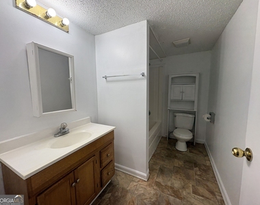 1457 Railroad Avenue - Photo Thumbnail 6