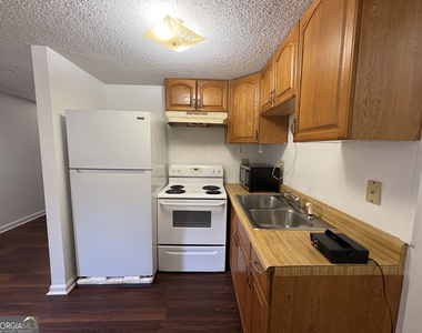 1457 Railroad Avenue - Photo Thumbnail 2