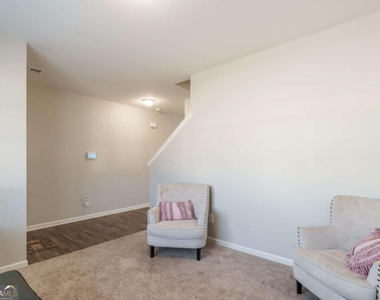 449 Mccall Way - Photo Thumbnail 3
