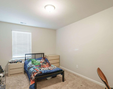 449 Mccall Way - Photo Thumbnail 21