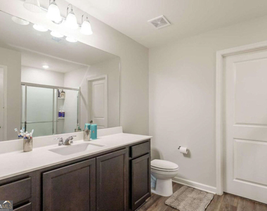449 Mccall Way - Photo Thumbnail 17