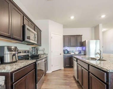 449 Mccall Way - Photo Thumbnail 8