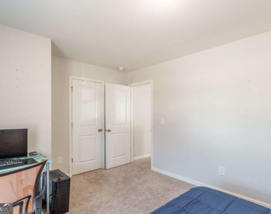 449 Mccall Way - Photo Thumbnail 20